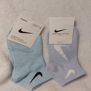 Women's 2 pairs Nike Blue & White Ankle Socks size 7-9